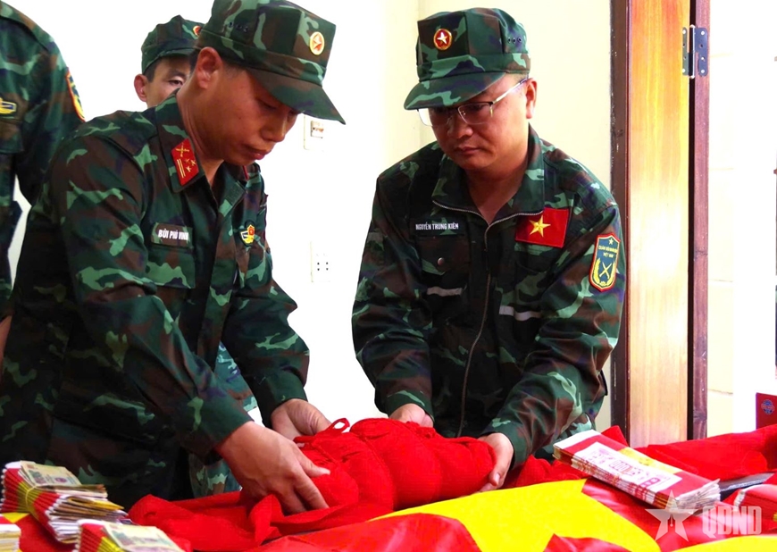 Lặng thầm đi tìm hài cốt liệt sĩ nơi biên giới