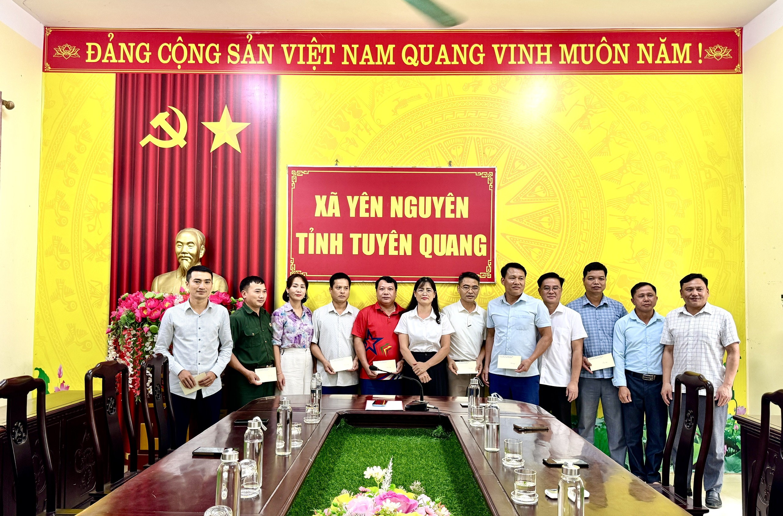 Lãnh đạo xã Yên Nguyên tổ chức gặp mặt thân nhân thương binh, liệt sĩ đang công tác tại các cơ quan, đơn vị thuộc Đảng uỷ, HĐND, UBND, Uỷ ban MTTQ xã.