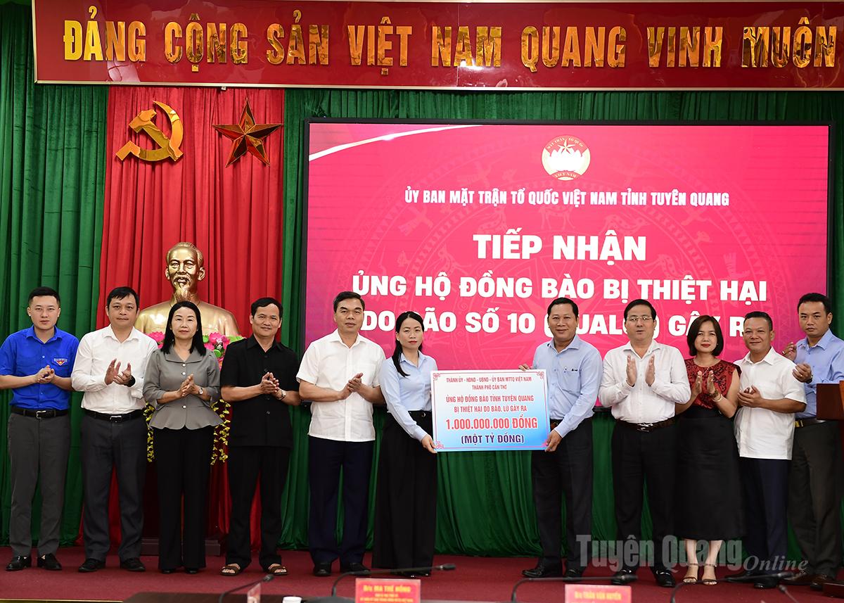 Phó Bí thư Tỉnh ủy, Chủ tịch Ủy ban MTTQ Việt Nam tỉnh Ma Thế Hồng tiếp Đoàn công tác thành phố Cần Thơ thăm, hỗ trợ tỉnh khắc phục hậu quả thiên tai