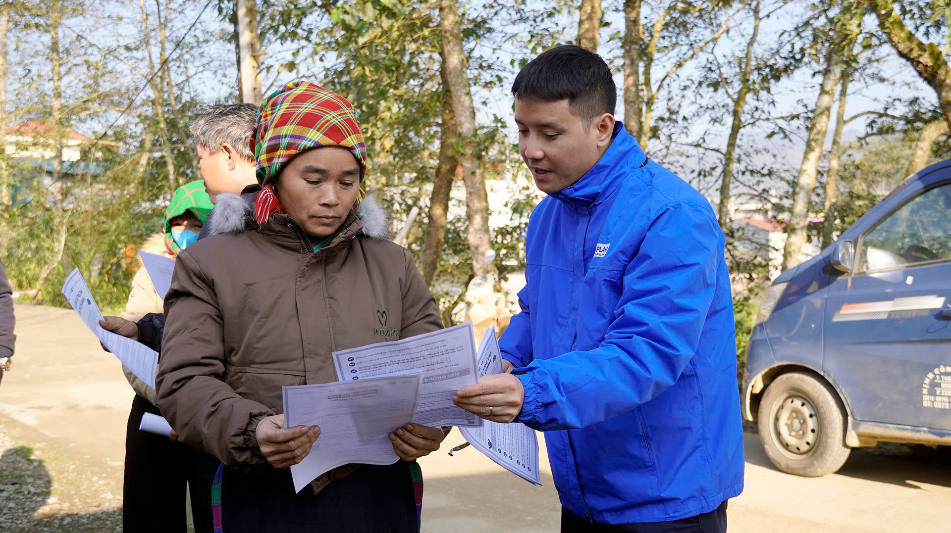 C&aacute;c h&igrave;nh ảnh của đợt trao qu&agrave;