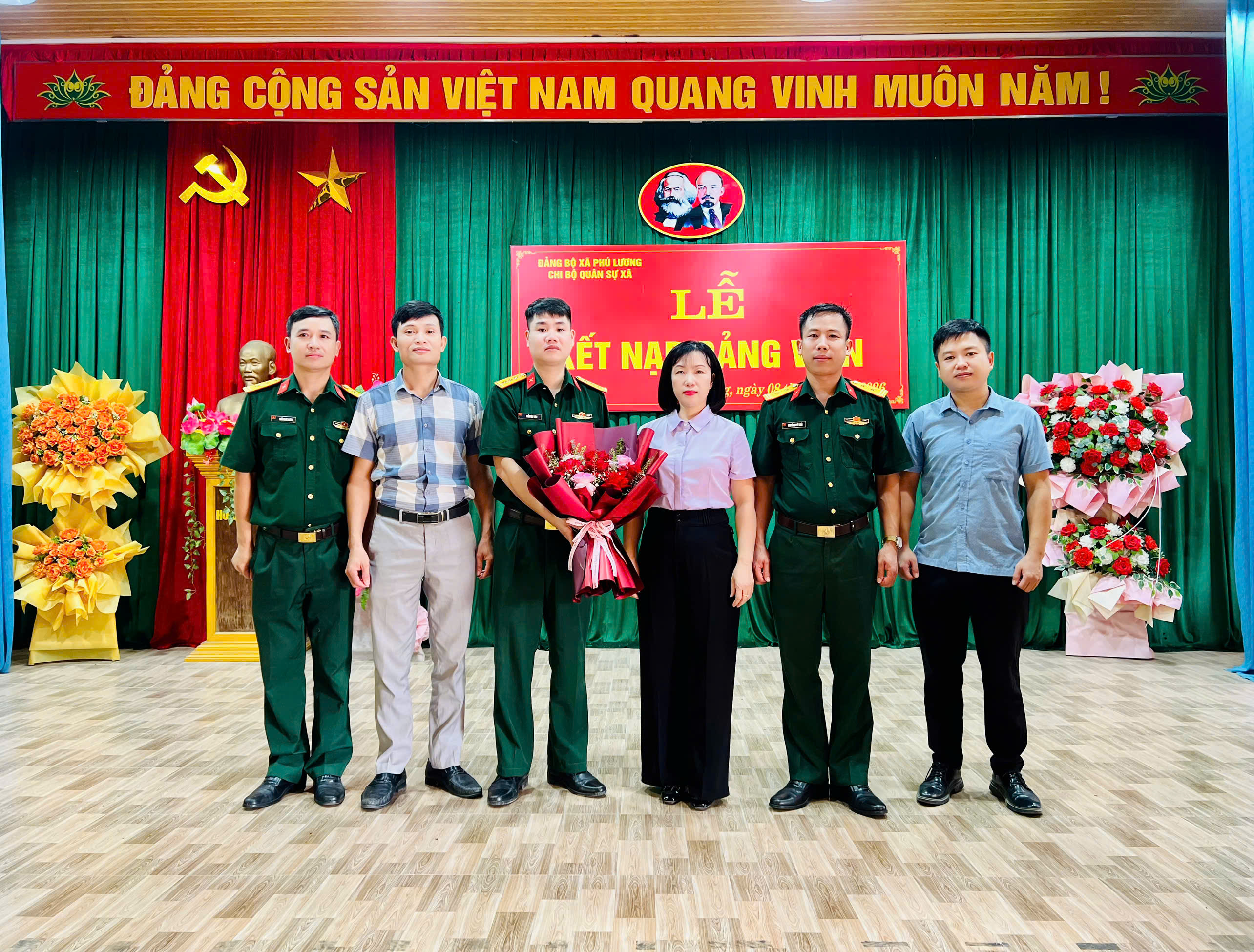 CHI BỘ QUÂN SỰ XÃ PHÚ LƯƠNG TỔ CHỨC LỄ KẾT NẠP ĐẢNG VIÊN MỚI