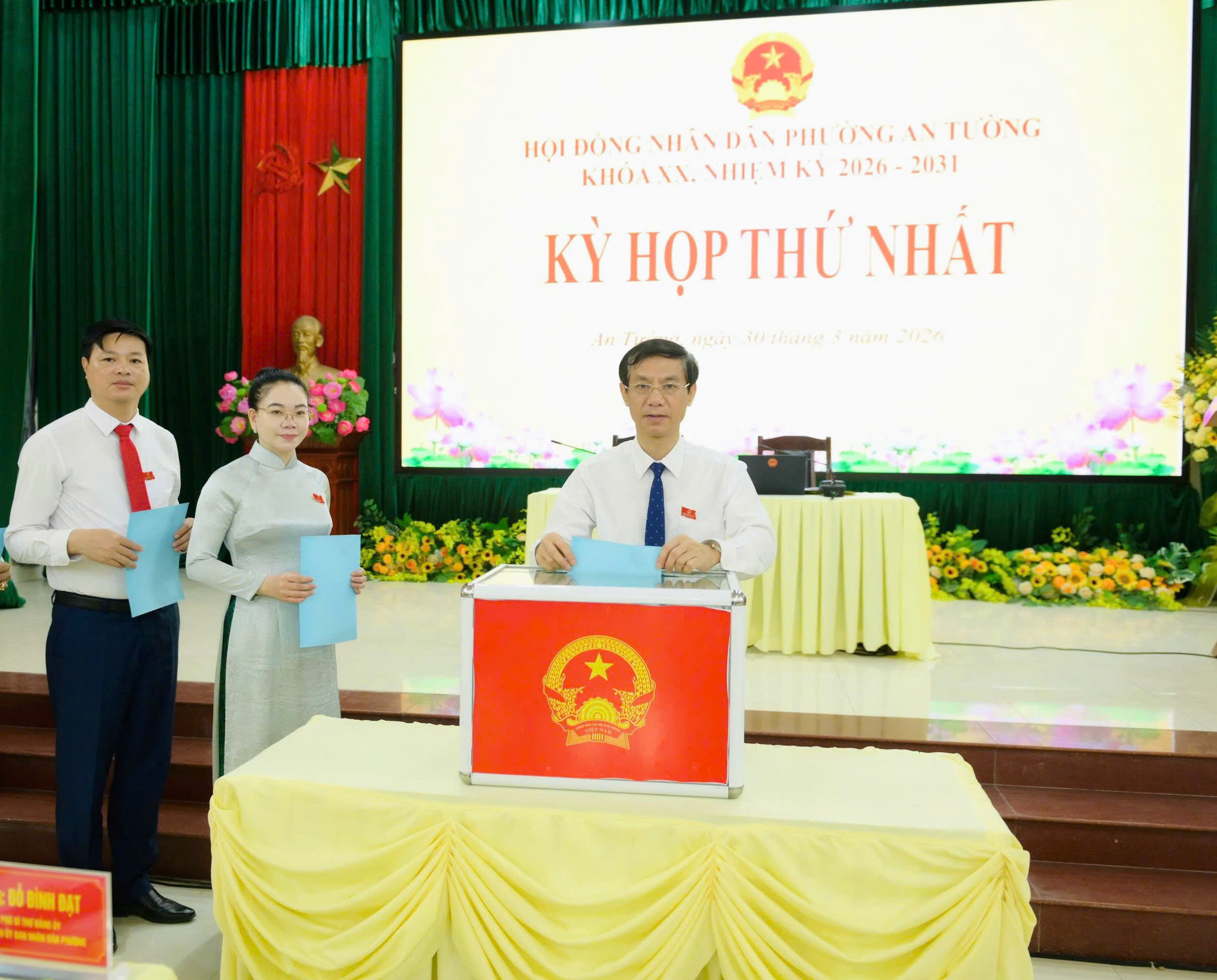 Ông Nguyễn Đình Trung tái đắc cử Chủ tịch HĐND phường khóa XX, nhiệm kỳ 2026-2031