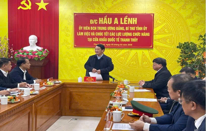 Đồng chí Hầu A Lềnh, Ủy viên Ban chấp hành Trung ương Đảng, Bí thư Tỉnh ủy thăm, làm việc và chúc Tết các cơ quan, đơn vị chức năng liên ngành tại cửa khẩu quốc tế Thanh Thủy
