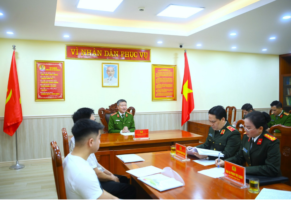 LÃNH ĐẠO BỘ CÔNG AN TIẾP CÔNG DÂN ĐỊNH KỲ THÁNG 11/2025