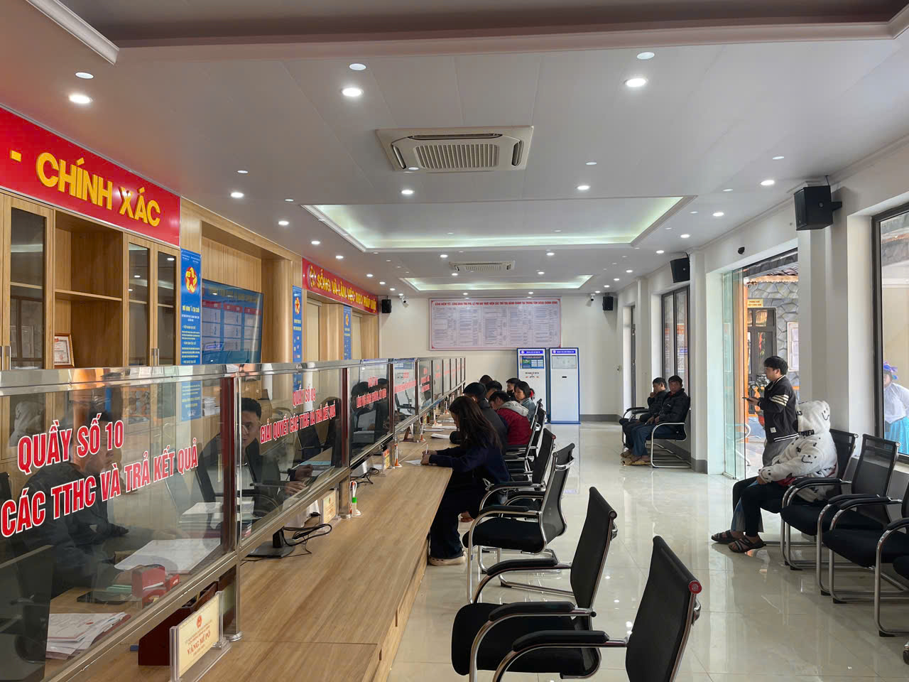 ĐẦU NĂM MỚI, TINH THẦN MỚI: ĐỒNG VĂN ĐẨY MẠNH CẢI CÁCH HÀNH CHÍNH VÌ NHÂN DÂN