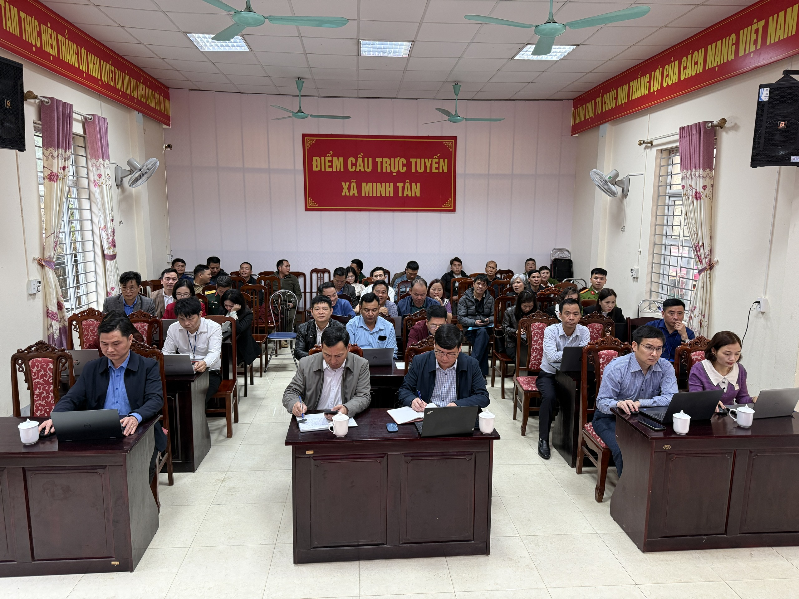 Xã Minh Tân tham dự Hội nghị trực tuyến toàn quốc quán triệt, triển khai thực hiện Nghị quyết số 79-NQ/TW và 80-NQ/TW của Bộ Chính trị