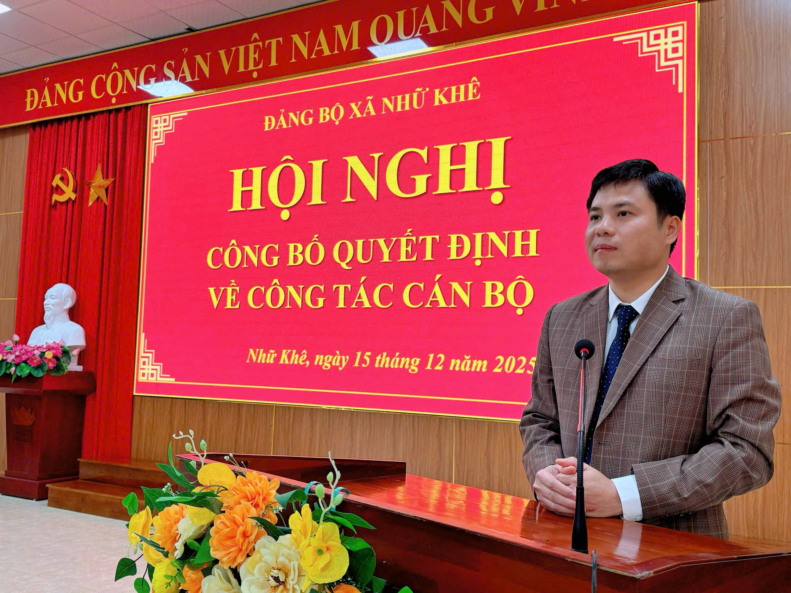  ĐẢNG BỘ XÃ NHỮ KHÊ TỔ CHỨC HỘI NGHỊ CÔNG BỐ QUYẾT ĐỊNH VỀ CÔNG TÁC CÁN BỘ