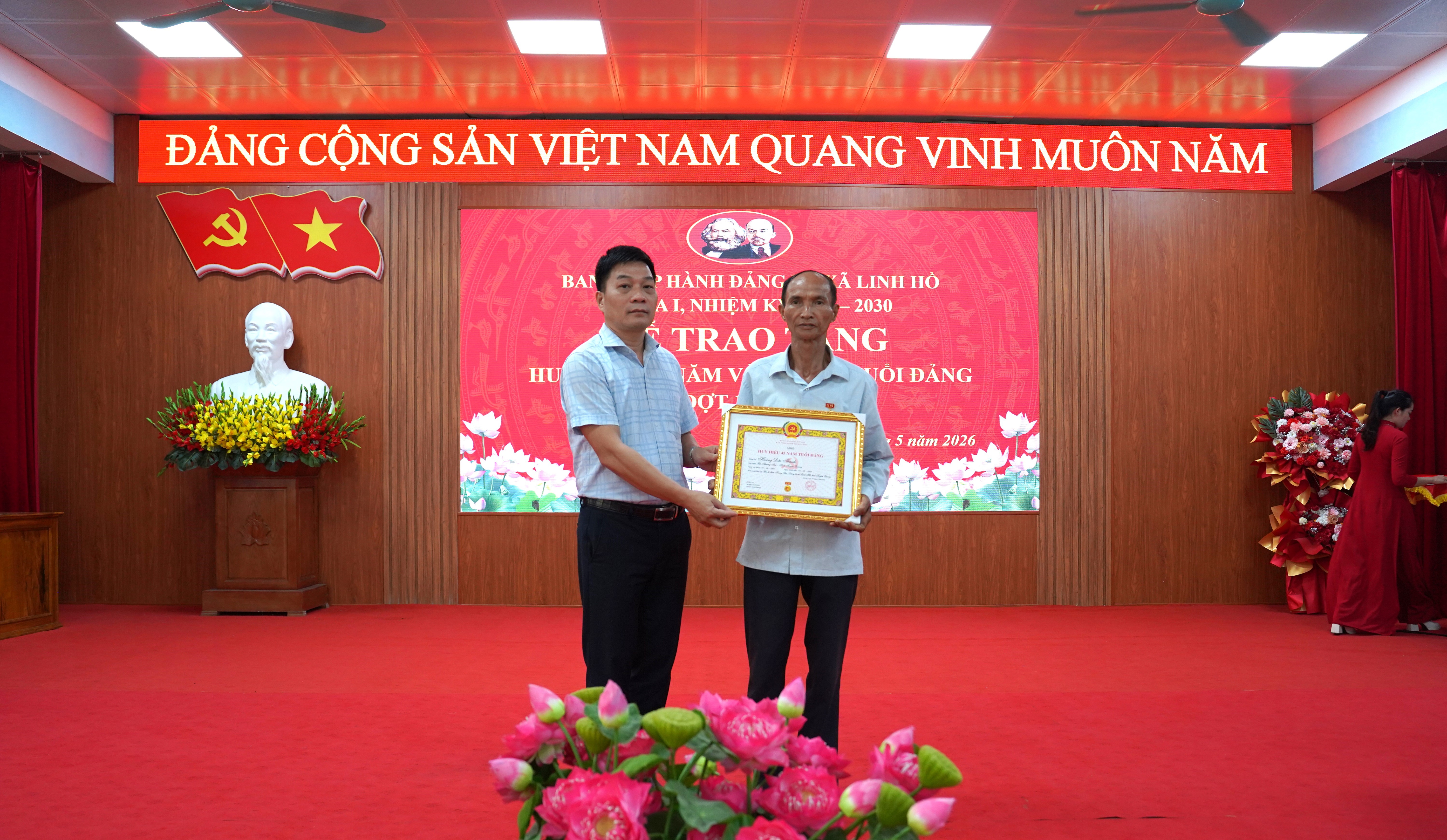 Huy hiệu 2.JPG