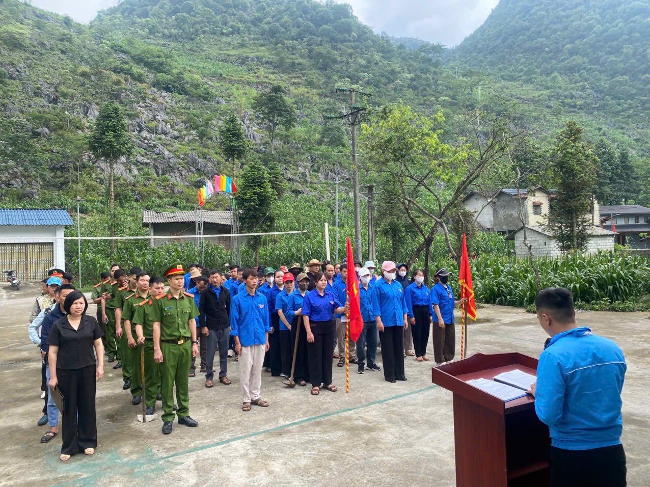XÃ SÀ PHÌN RA QUÂN CHIẾN DỊCH THANH NIÊN TÌNH NGUYỆN HÈ NĂM 2026 GẮN VỚI HOẠT ĐỘNG TRỒNG 700 CÂY THÔNG PHỦ XANH ĐẤT TRỐNG
