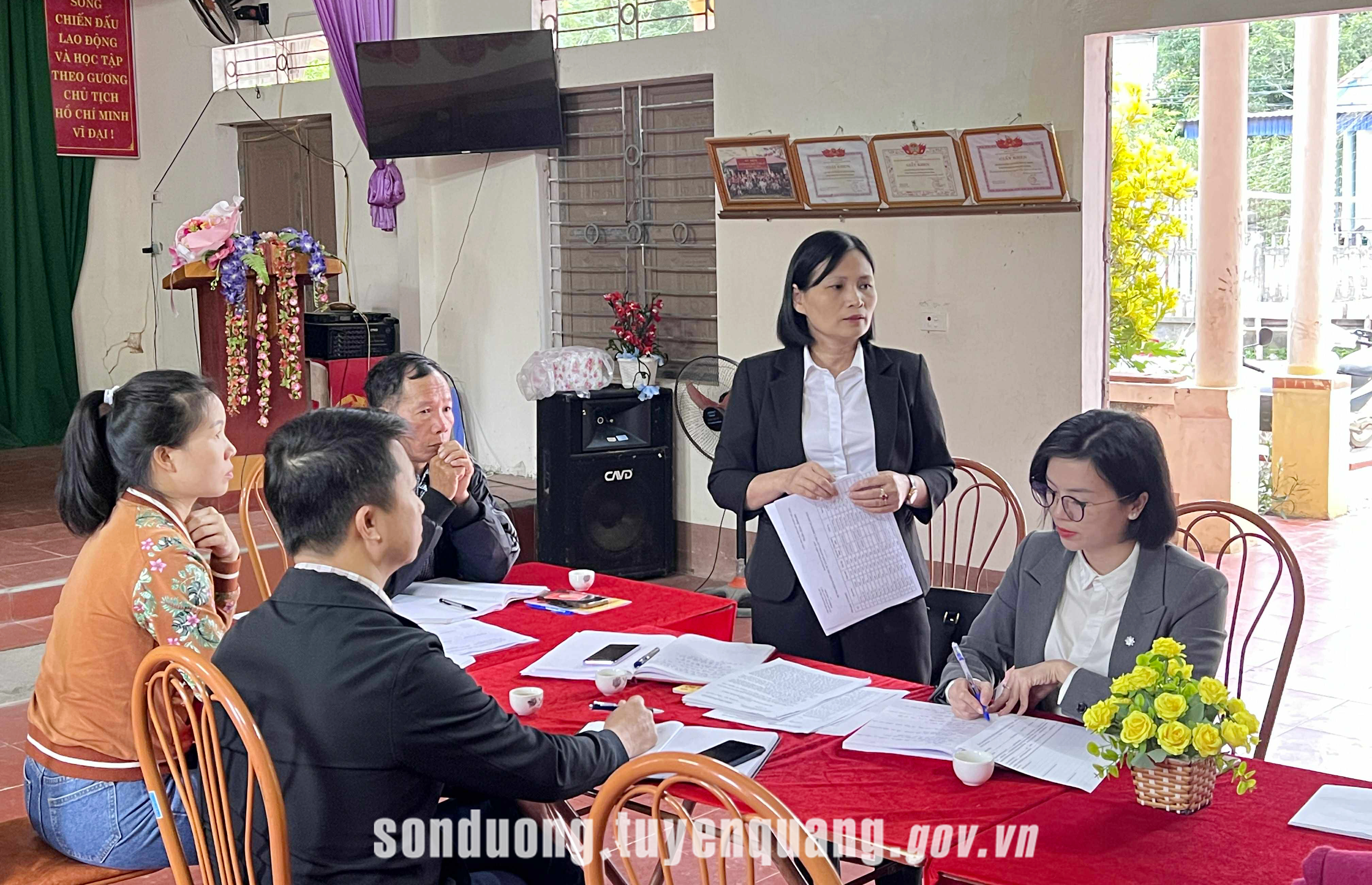  Đồng chí Phó Bí thư Thường trực Đảng ủy xã dự sinh hoạt Chi bộ thôn Tứ Thông