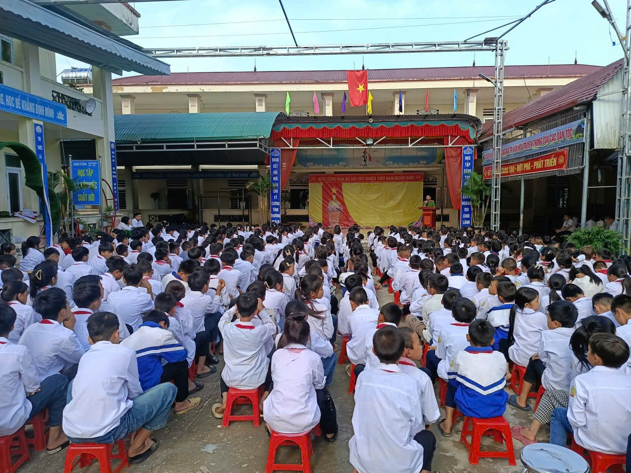 CÔNG AN XÃ NẬM DỊCH TĂNG CƯỜNG TUYÊN TRUYỀN PHÒNG CHỐNG MA TÚY HỌC ĐƯỜNG