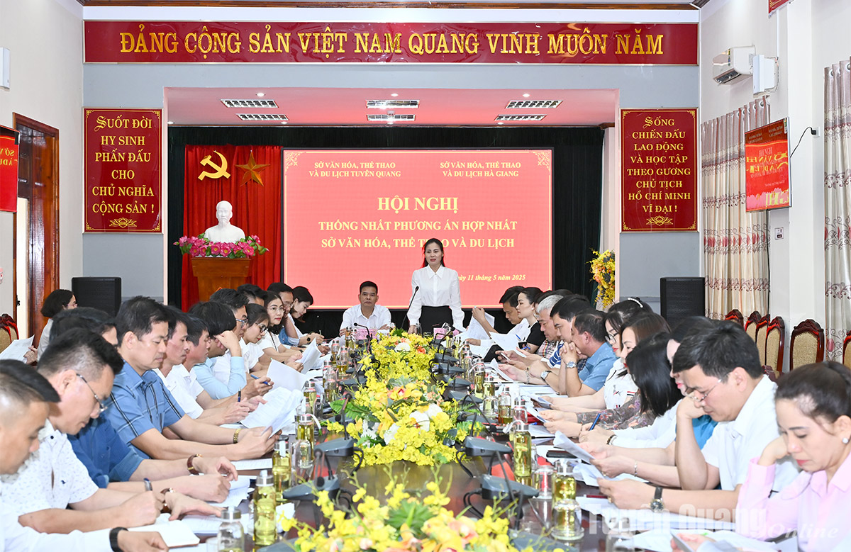 Họp phương án hợp nhất 2 Sở Văn hóa, Thể thao và Du lịch tỉnh Tuyên Quang và Hà Giang