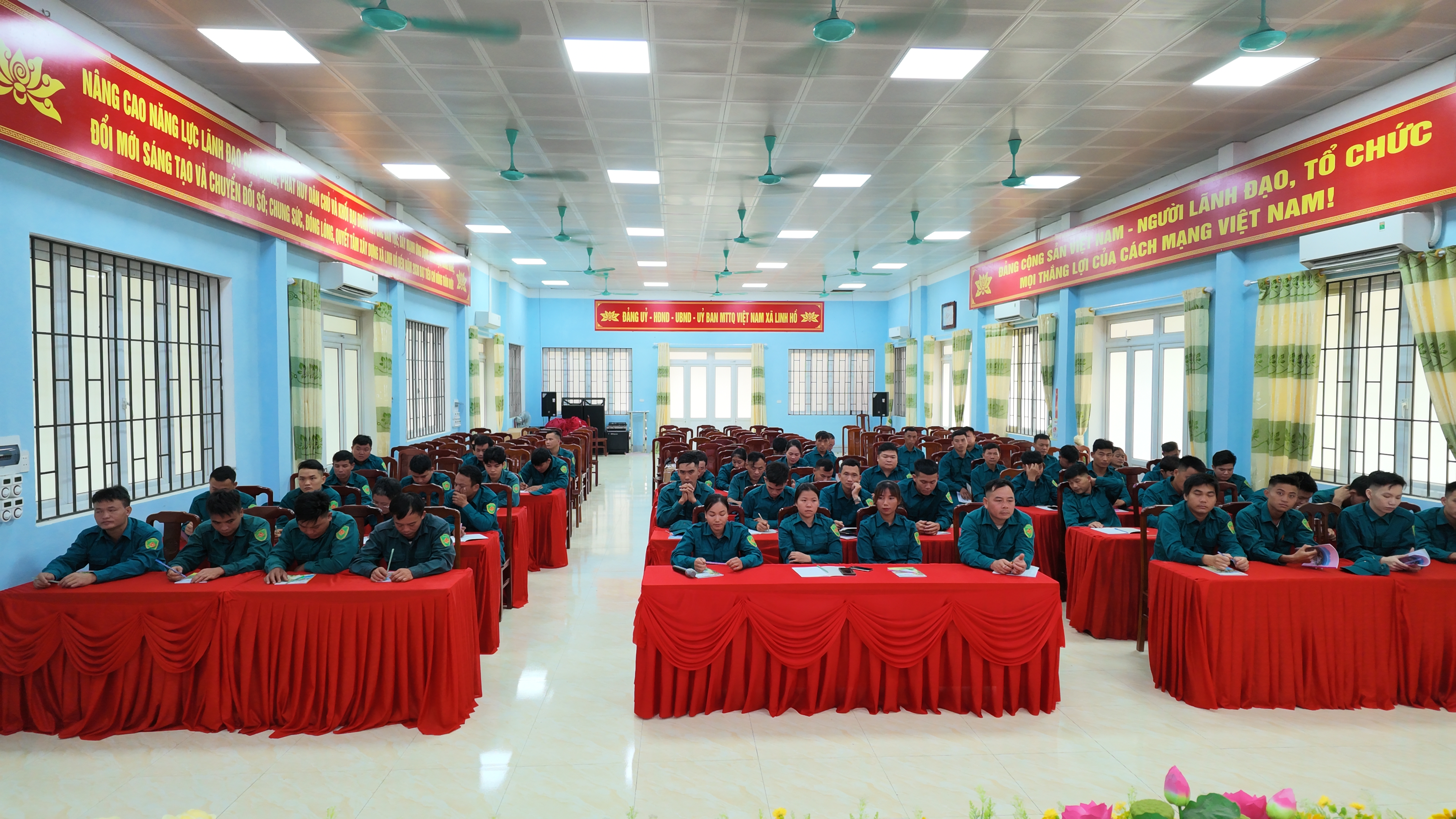 D&acirc;n qu&acirc;n 9.JPG