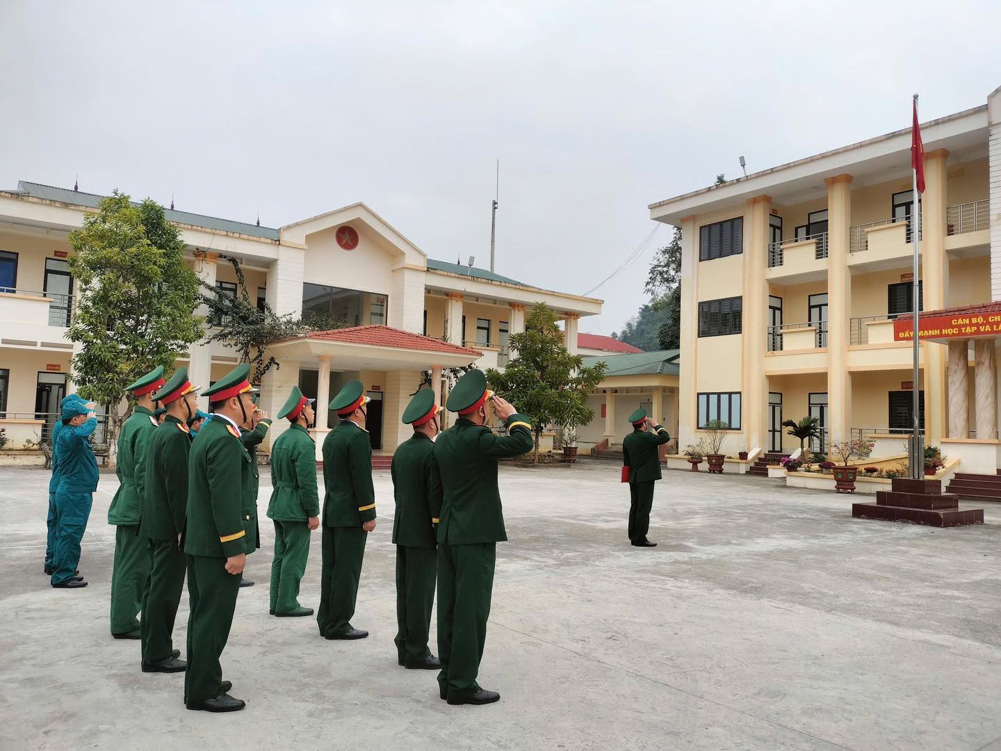 LỰC LƯỢNG VŨ TRANG PHÒNG THỦ KHU VỰC 1 - YÊN MINH TỔ CHỨC BUỔI LỄ CHÀO CỜ ĐẦU NĂM XUÂN BÍNH NGỌ 2026.