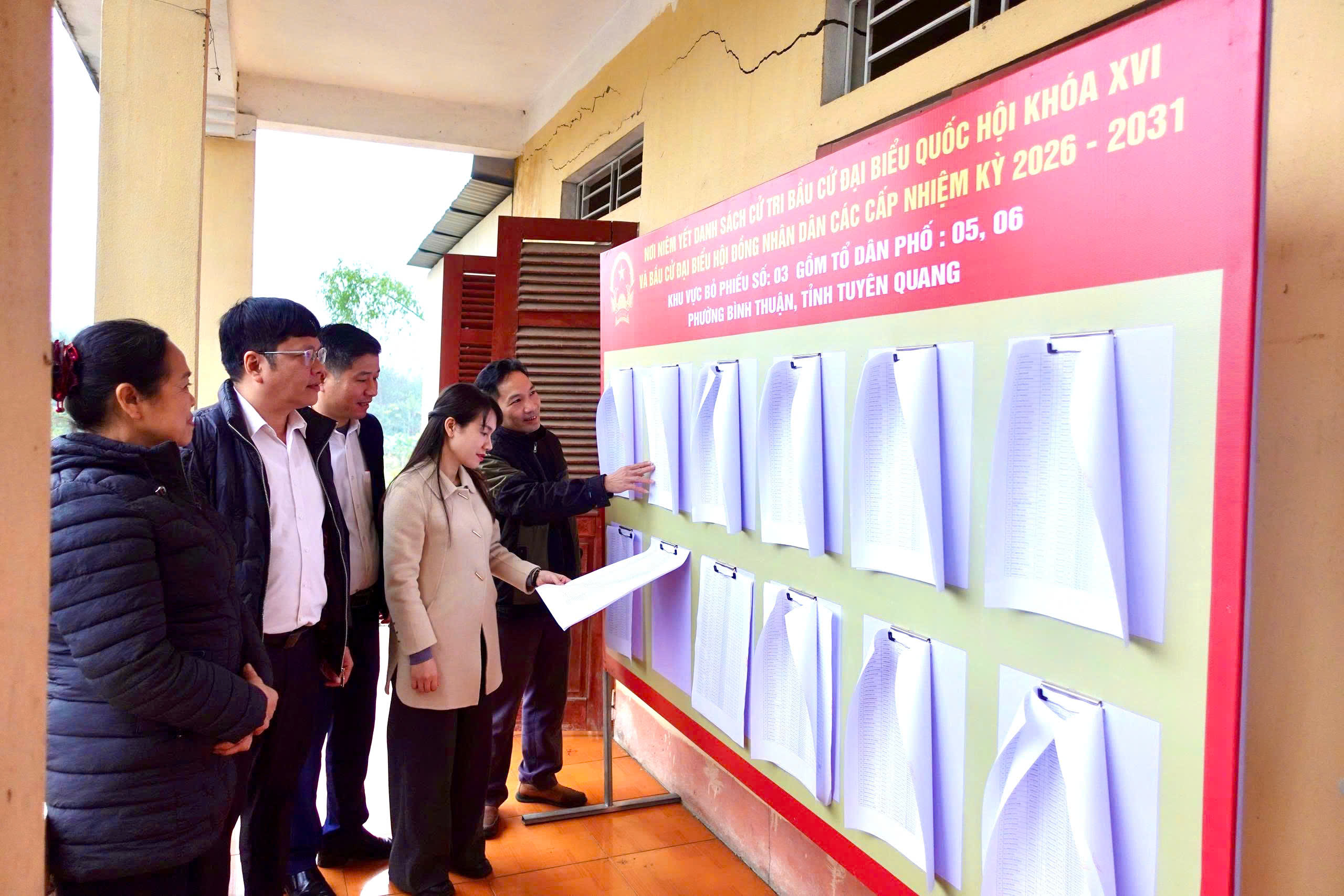 Kiểm tra công tác chuẩn bị bầu cử tại các khu vực bỏ phiếu trên địa bàn phường Bình Thuận