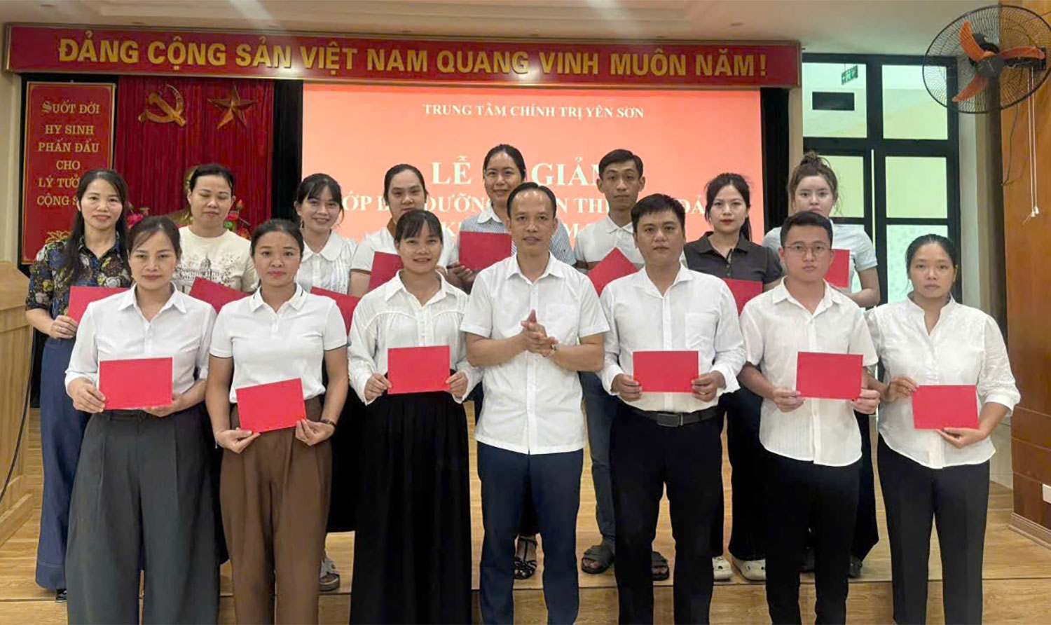 Bế giảng lớp bồi dưỡng nhận thức về Đảng khóa 5 năm 2026