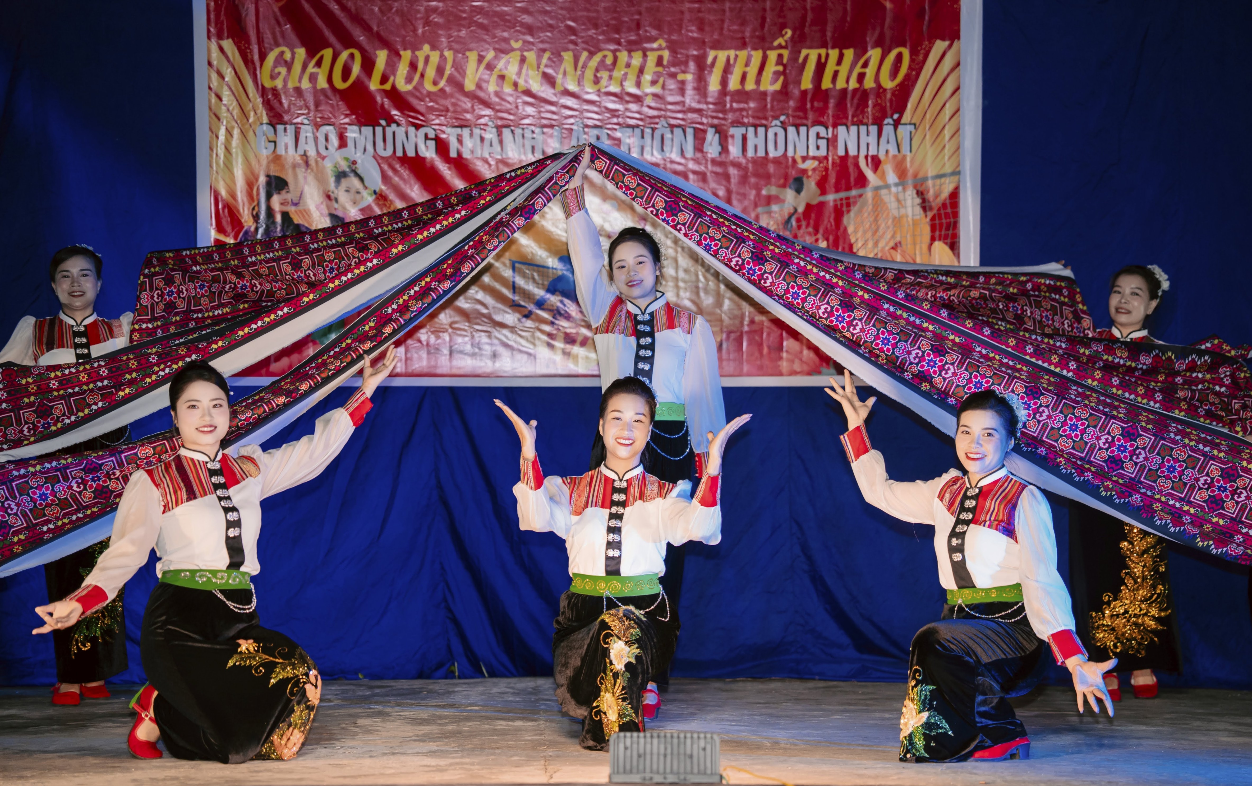 ẤM ÁP ĐÊM GIAO LƯU VĂN NGHỆ CHÀO MỪNG THÀNH LẬP THÔN 4 THỐNG NHẤT