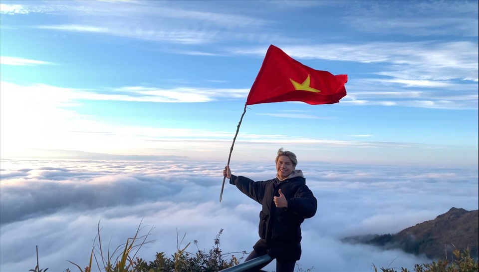 Chạm “chín tầng thang” giữa biển mây Chiêu Lầu Thi