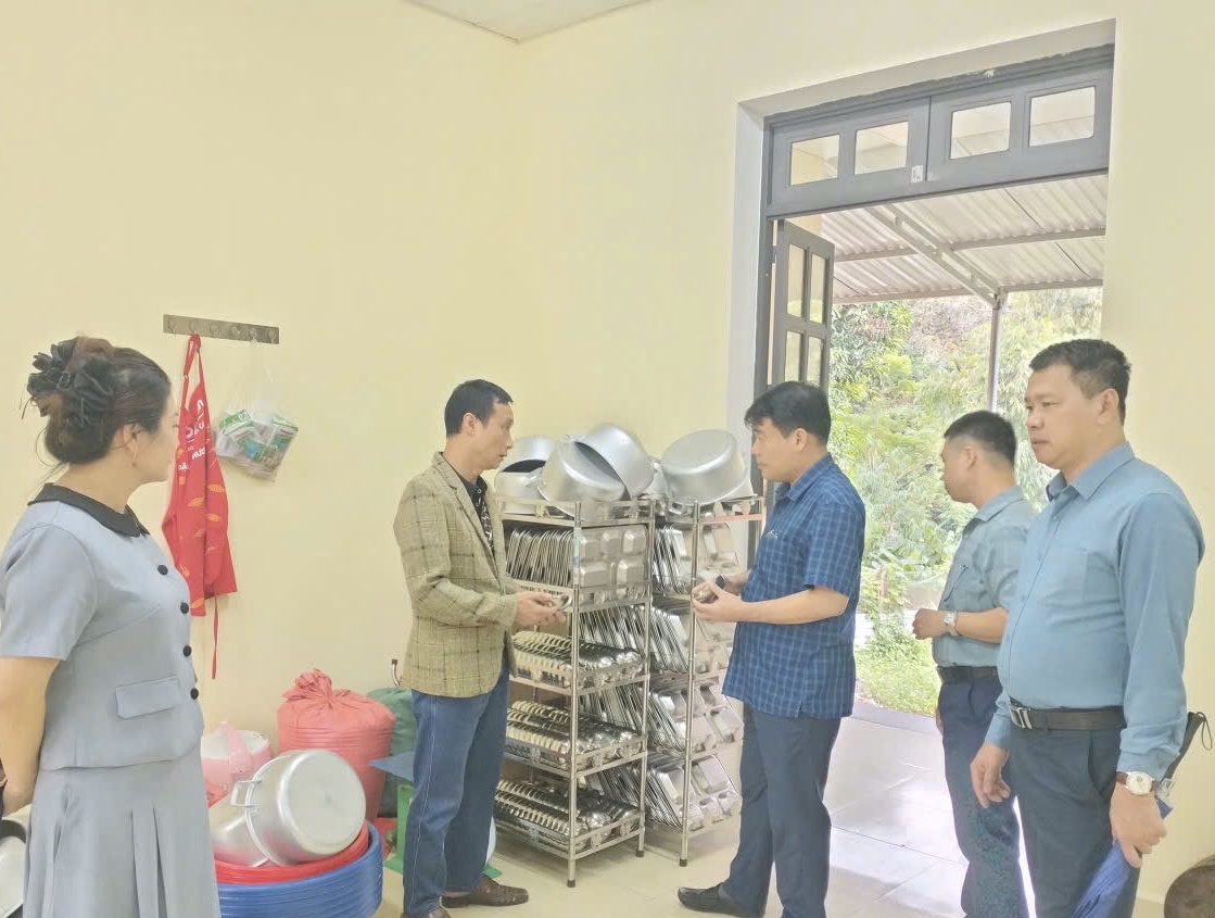 XÃ YÊN LẬP KIỂM TRA CÔNG TÁC BÁN TRÚ TẠI TRƯỜNG PHỔ THÔNG DÂN TỘC BÁN TRÚ THCS YÊN LẬP