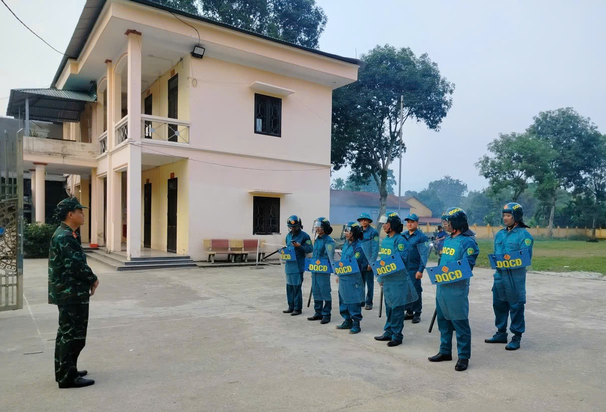 BCH Quân sự xã Tân Quang luyện tập triển khai phướng án bảo vệ cơ quan, đơn vị phục vụ Đại hội đại biểu toàn quốc lần thứ XIV của Đảng