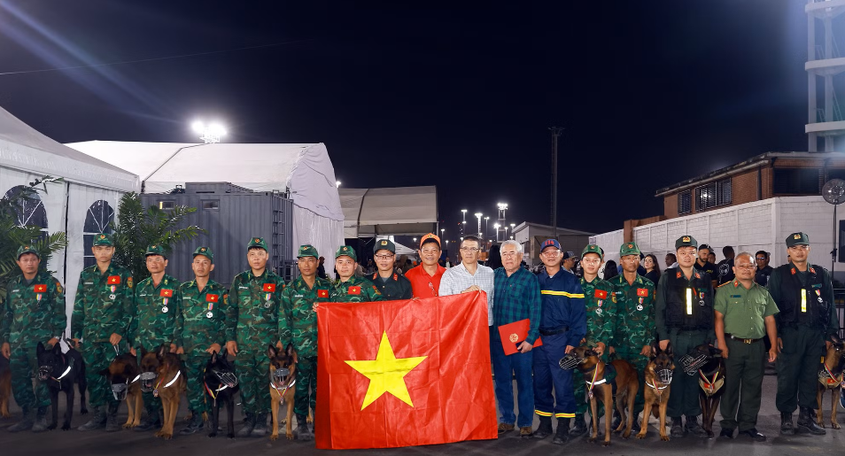 CHÍNH PHỦ VENEZUELA CẢM KÍCH SÂU SẮC TRƯỚC SỰ HIỆN DIỆN CỦA ĐOÀN CỨU NẠN, CỨU HỘ VIỆT NAM