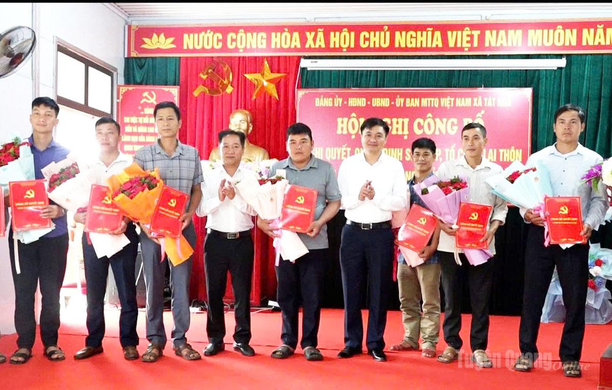 Phó Chủ tịch UBND tỉnh Đỗ Anh Tuấn dự công bố nghị quyết về sắp xếp thôn tại xã Tát Ngà và Niêm Sơn
