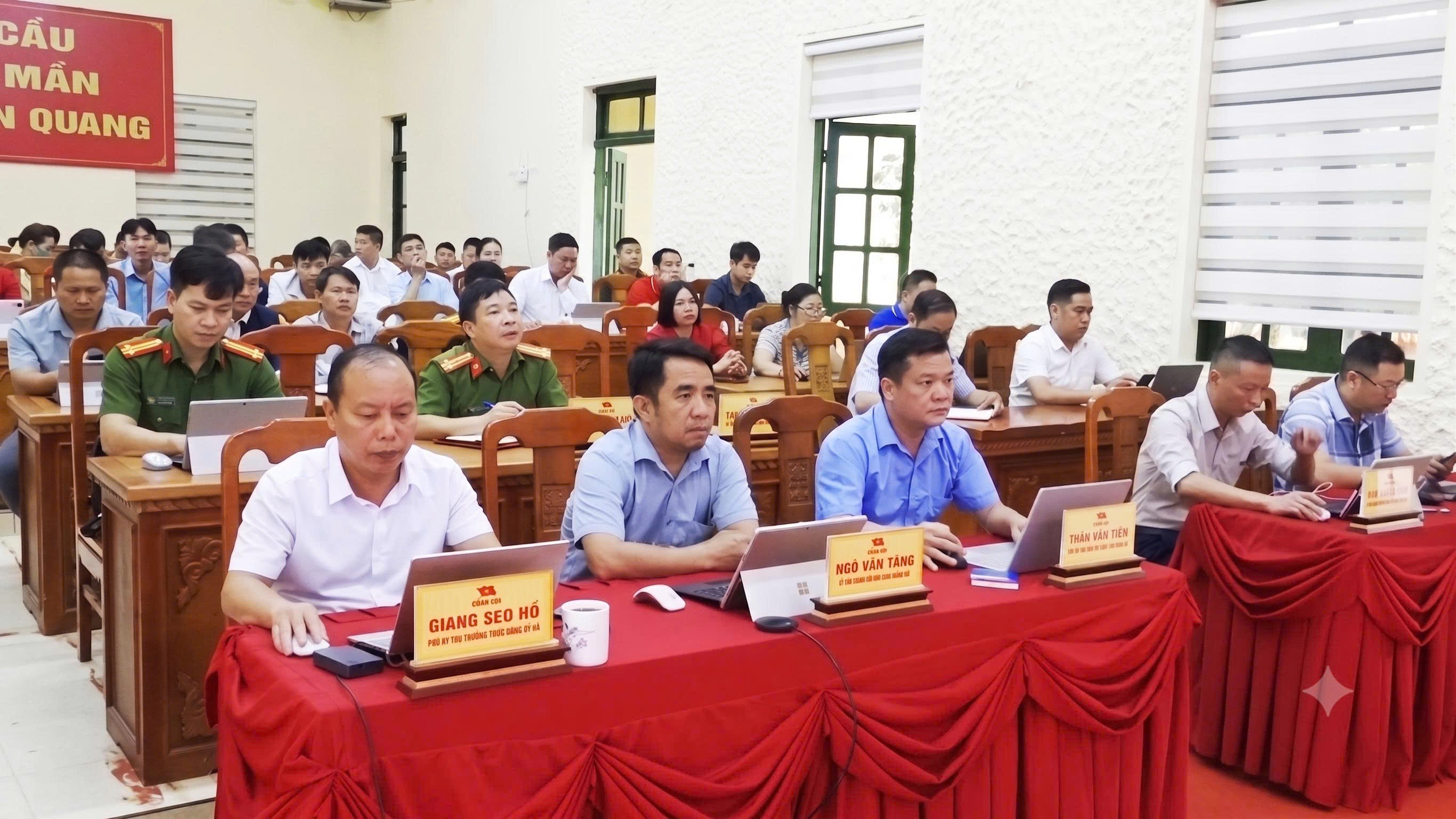 XÃ XÍN MẦN THAM DỰ HỘI NGHỊ TRỰC TUYẾN HỌC TẬP, QUÁN TRIỆT, TRIỂN KHAI THỰC HIỆN CÁC VĂN BẢN CỦA BAN CHẤP HÀNH TRUNG ƯƠNG, BỘ CHÍNH TRỊ, BAN BÍ THƯ VÀ CỦA TỈNH ỦY