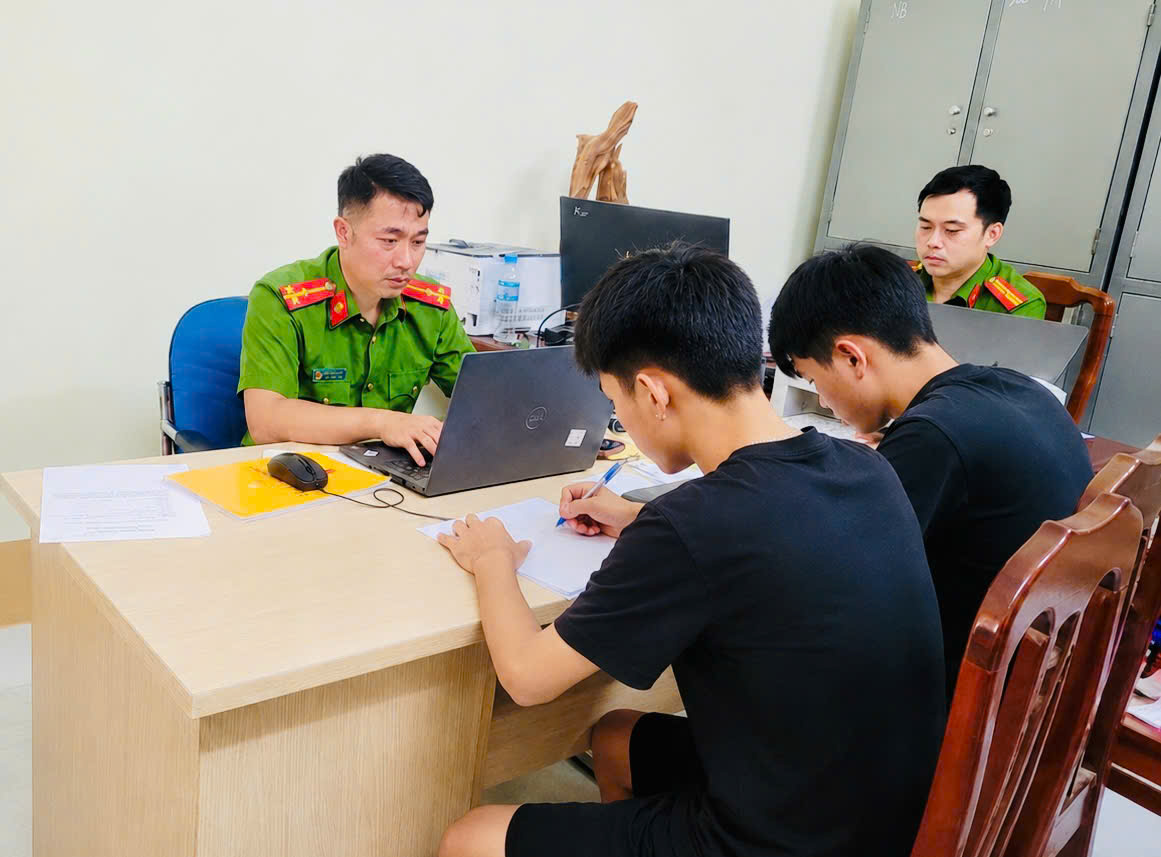 CÔNG AN PHƯỜNG HÀ GIANG 2: KỊP THỜI PHÁT HIỆN, GIÁO DỤC THANH THIẾU NIÊN VI PHẠM QUY ĐỊNH VỀ ĐIỀU KIỆN ĐIỀU KHIỂN PHƯƠNG TIỆN