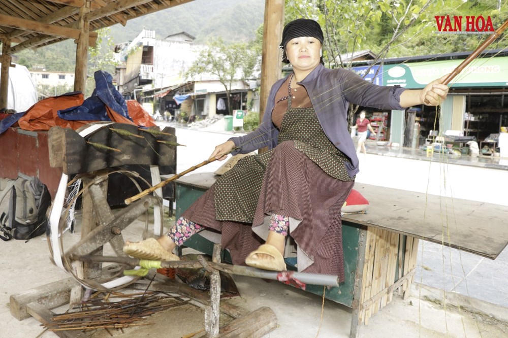 Nghề dệt lanh lưu giữ hồn cốt văn hóa của người H’Mông vùng cao Tuyên Quang