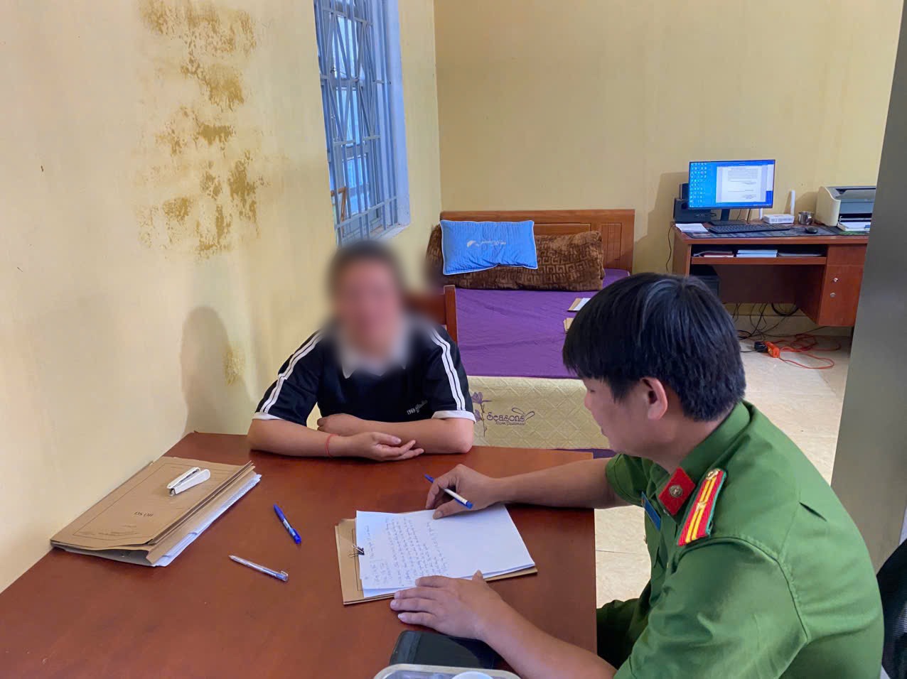 CẢNH GIÁC VỚI CHIÊU TRÒ GIẢ DANH CÁN BỘ CÔNG AN HỖ TRỢ “ĐỠ ĐẦU” TRẺ EM