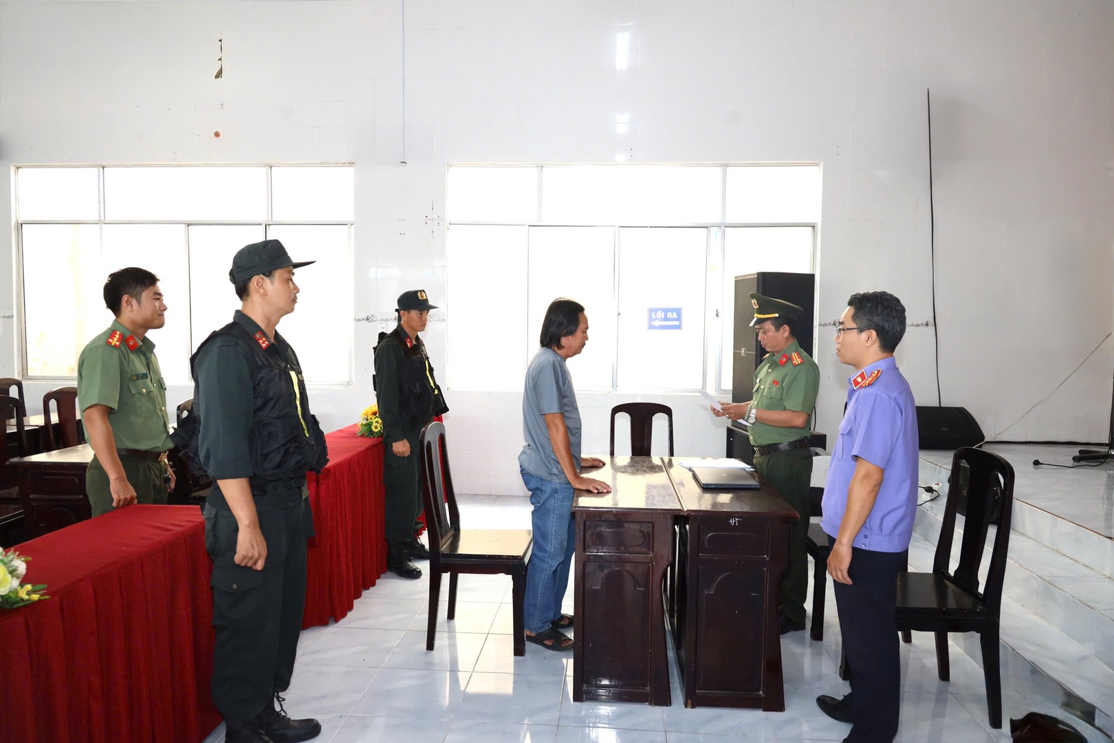 KHỞI TỐ, BẮT TẠM GIAM ĐỐI TƯỢNG CÓ HÀNH VI LỢI DỤNG CÁC QUYỀN TỰ DO DÂN CHỦ XÂM PHẠM LỢI ÍCH CỦA NHÀ NƯỚC