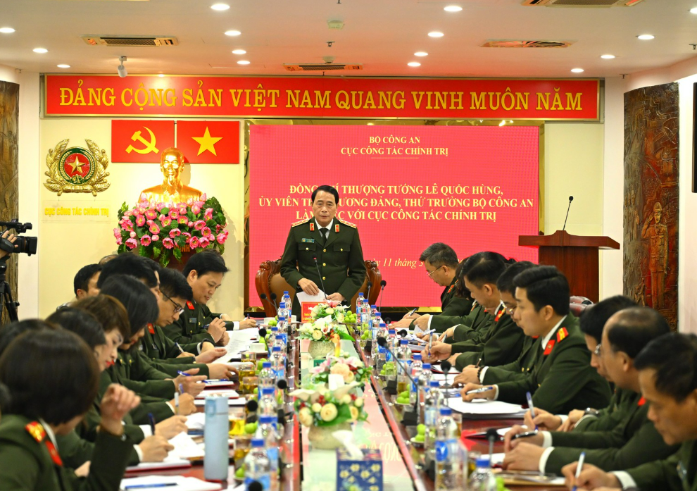 THỨ TRƯỞNG LÊ QUỐC HÙNG LÀM VIỆC VỚI CỤC CÔNG TÁC CHÍNH TRỊ