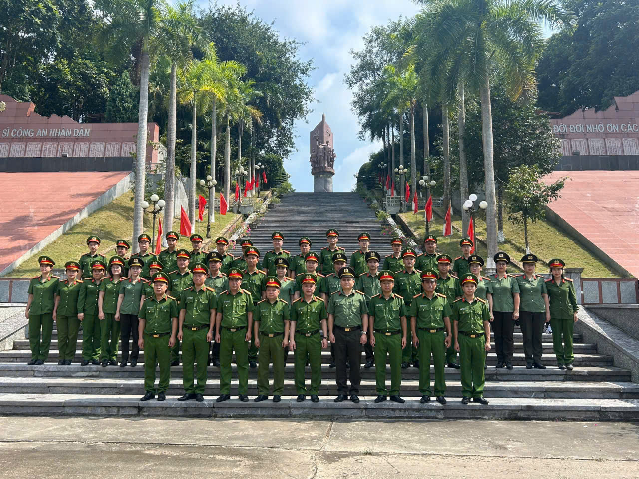  CÔNG AN XÃ THANH THỦY TỔ CHỨC HÀNH TRÌNH VỀ NGUỒN – TIẾP NỐI TRUYỀN THỐNG, VỮNG BƯỚC HÔM NAY 