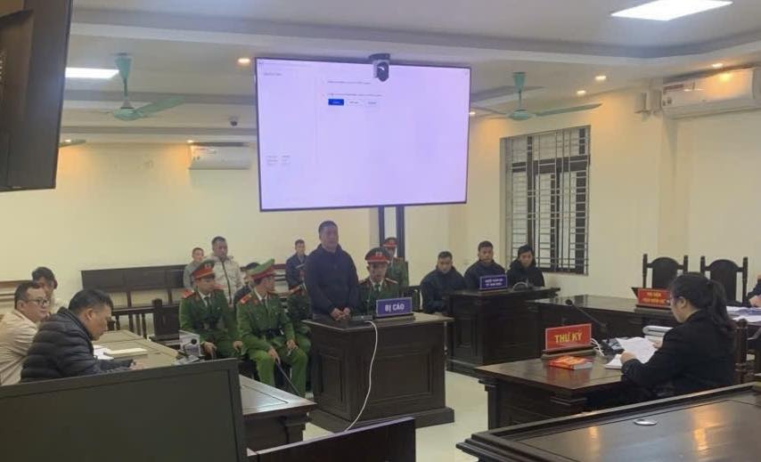 TỔNG HÌNH PHẠT GẦN 20 NĂM TÙ CHO CÁC ĐỐI TƯỢNG TỔ CHỨC CHO NGƯỜI KHÁC XUẤT, NHẬP CẢNH TRÁI PHÉP