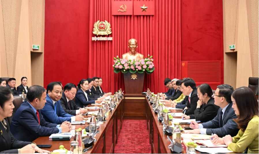 GẶP MẶT GIỮA ĐOÀN THANH NIÊN, HỘI PHỤ NỮ VĂN PHÒNG BỘ CÔNG AN HAI NƯỚC VIỆT NAM - LÀO