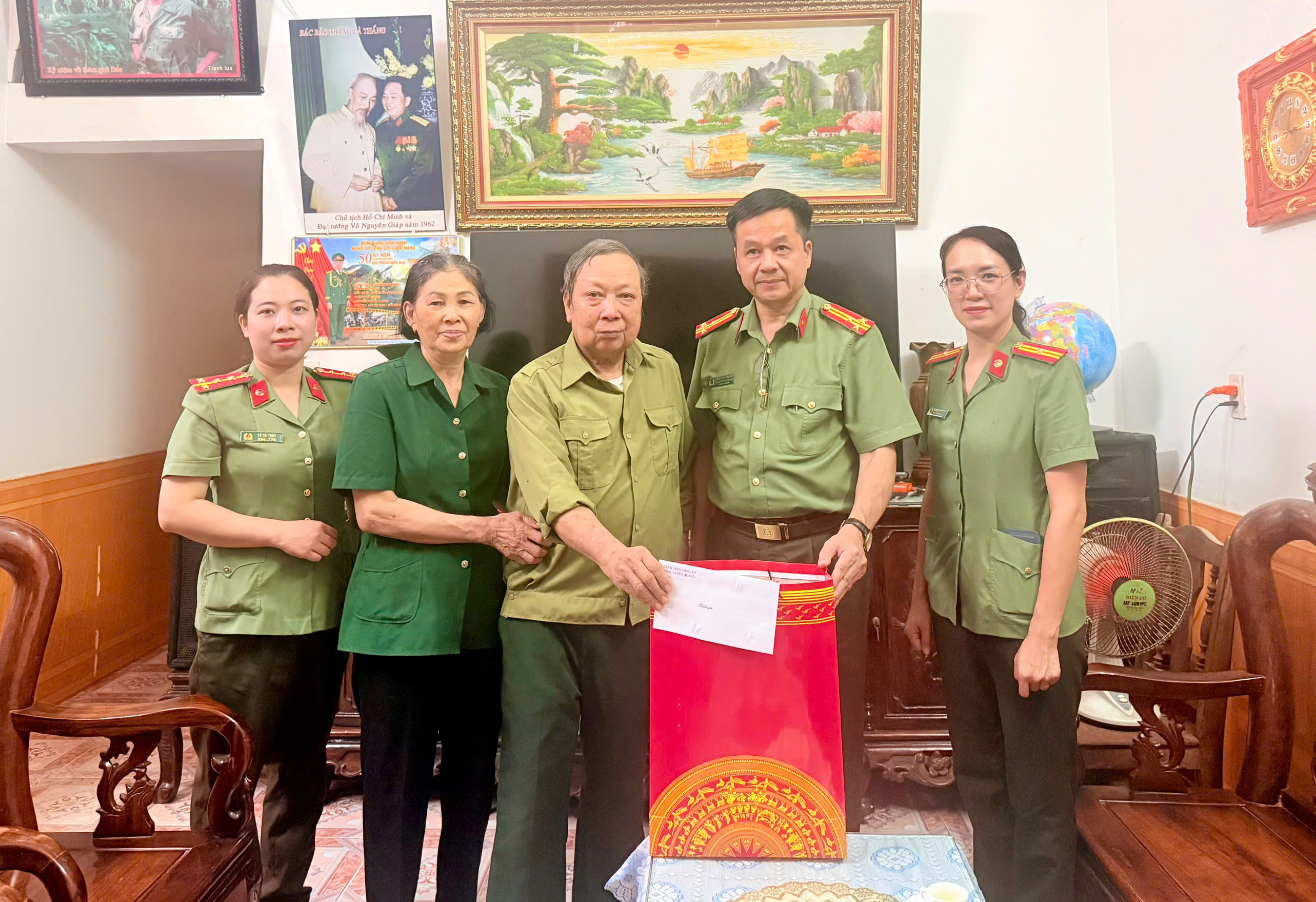 TUỔI TRẺ BỆNH VIỆN CÔNG AN TỈNH TUYÊN QUANG TRI ÂN THÂN NHÂN GIA ĐÌNH CÁN BỘ, CHIẾN SĨ NHÂN KỶ NIỆM 79 NĂM NGÀY THƯƠNG BINH - LIỆT SĨ 