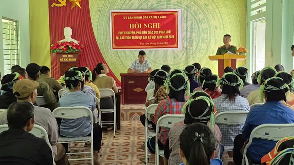 CÔNG AN XÃ VIỆT LÂM ĐẨY MẠNH TUYÊN TRUYỀN PHÁP LUẬT, GẦN DÂN ĐỂ GIỮ VỮNG AN NINH TRẬT TỰ TẠI CƠ SỞ