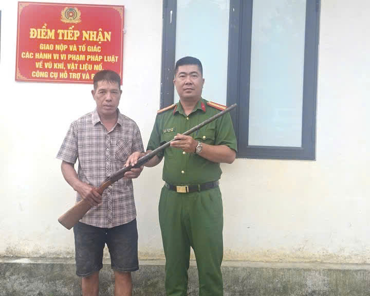 CÔNG AN XÃ XUÂN GIANG TĂNG CƯỜNG TUYÊN TRUYỀN, VẬN ĐỘNG NHÂN DÂN TỰ GIÁC GIAO NỘP VŨ KHÍ