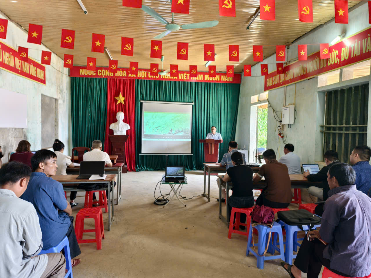 UBND xã Cán Tỷ tổ chức Hội nghị tư vấn, xúc tiến phát triển cây hồi