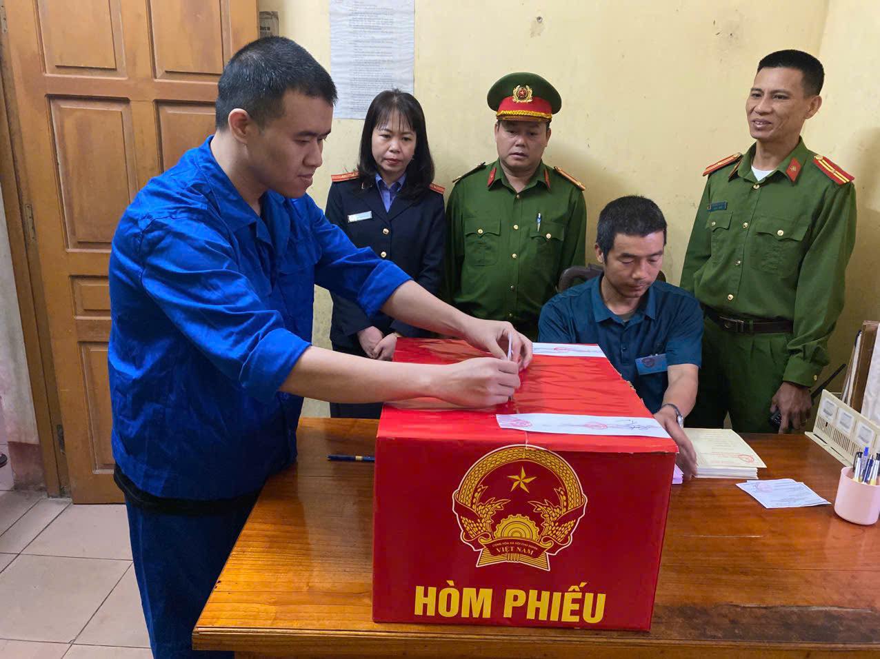 BẢO ĐẢM QUYỀN BẦU CỬ CHO NHỮNG “CỬ TRI ĐẶC BIỆT” 