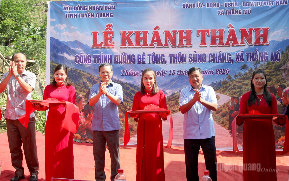 Lãnh đạo HĐND tỉnh dự lễ khánh thành đường giao thông và kiểm tra dự án trường nội trú liên cấp xã Thắng Mố