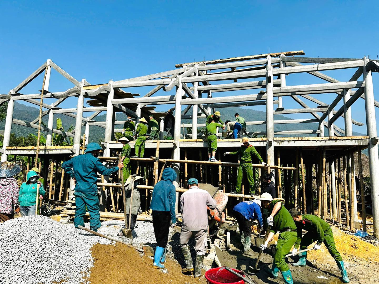 PHÒNG KỸ THUẬT HÌNH SỰ CHUNG SỨC, HỖ TRỢ XÂY DỰNG NHÀ NGHĨA TÌNH ĐỒNG ĐỘI 