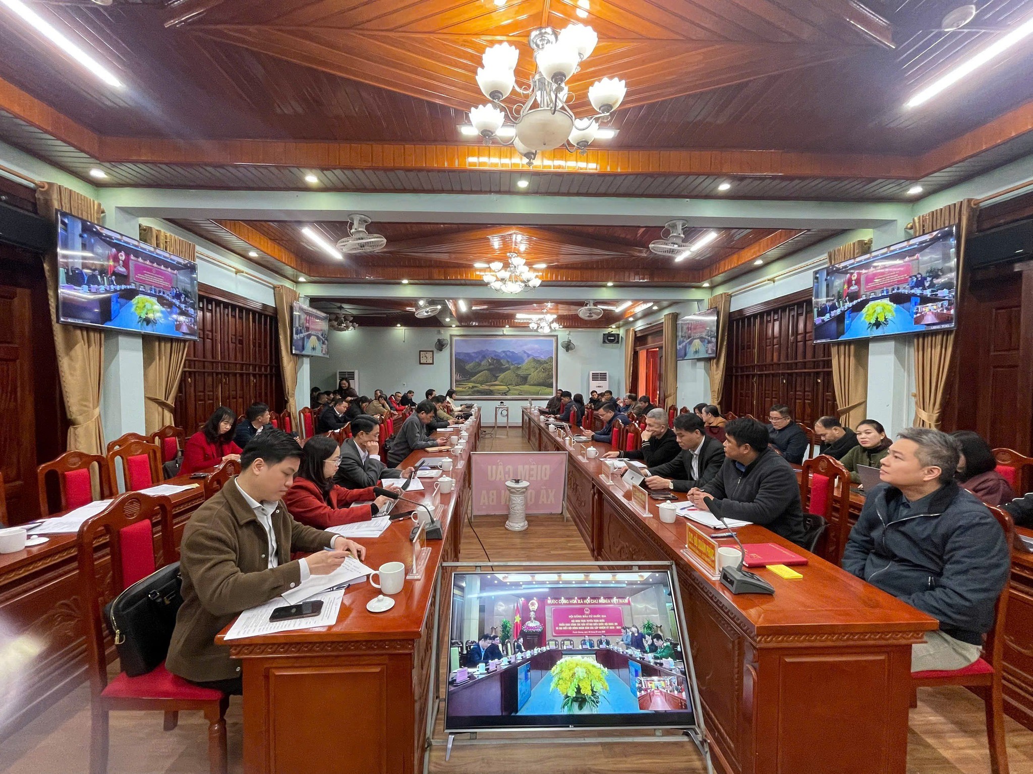 Điểm cầu xã Quản Bạ dự Hội nghị trực tuyến toàn quốc triển khai công tác bầu cử