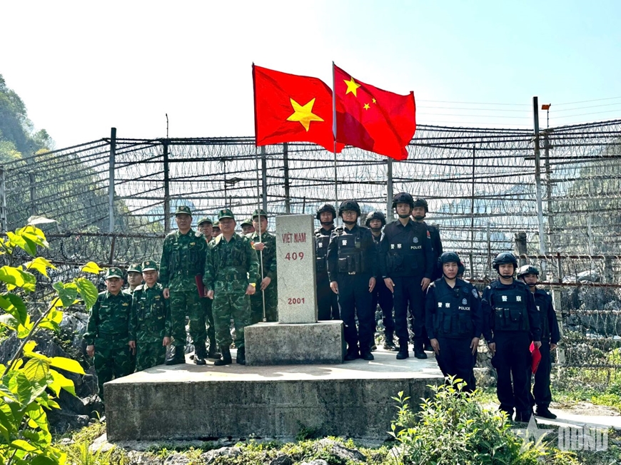 Đồn Biên phòng Lũng Cú: Tuần tra liên hợp thực thi pháp luật trên biên giới với lực lượng quản lý, bảo vệ biên giới Trung Quốc