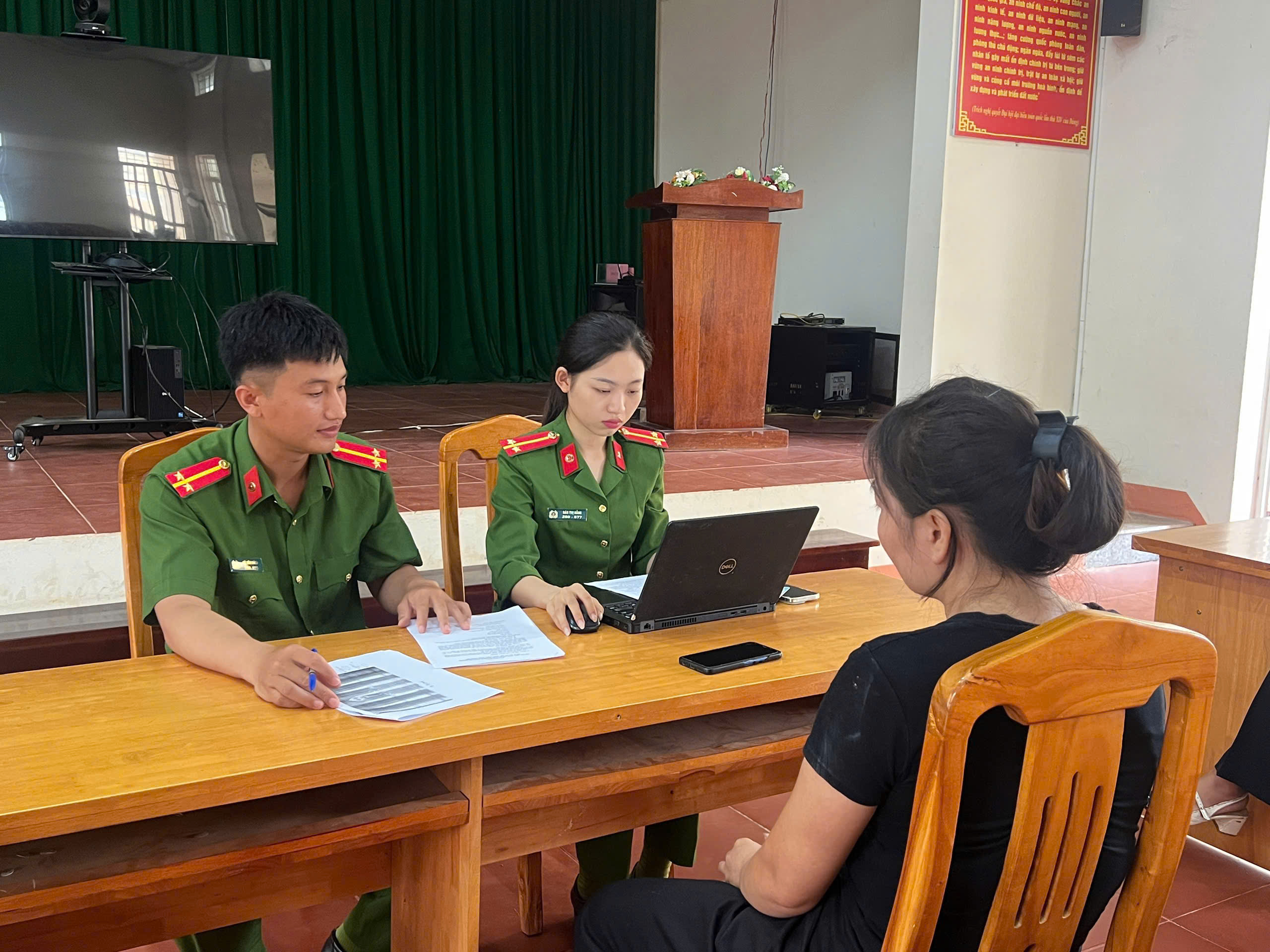 CÔNG AN XÃ XUÂN VÂN TUYÊN TRUYỀN, NÂNG CAO CẢNH GIÁC TRÊN KHÔNG GIAN MẠNG
