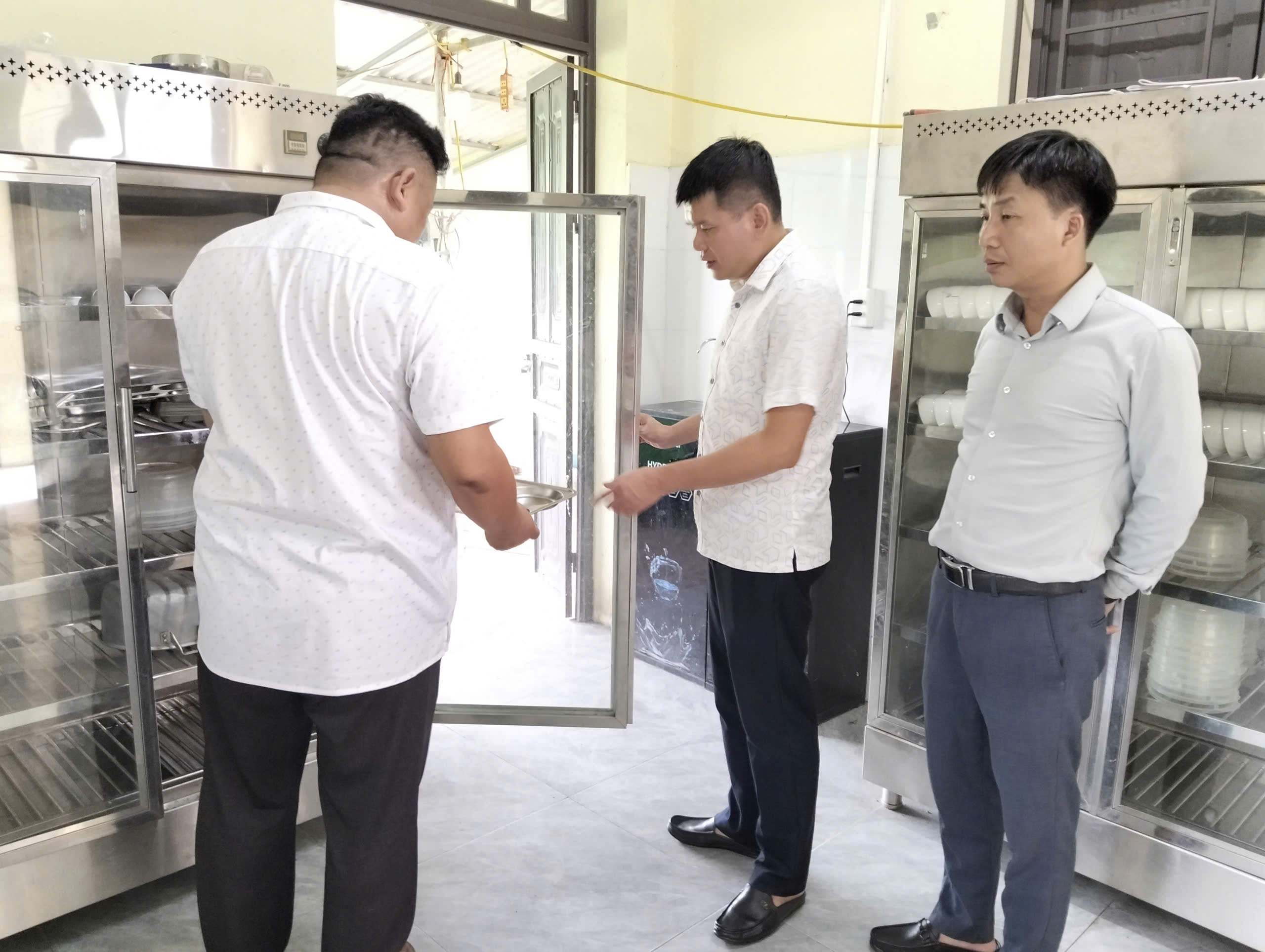 LÃNH ĐẠO UBND XÃ KIỂM TRA CƠ SỞ VẬT CHẤT TRƯỜNG PHỔ THÔNG DÂN TỘC NỘI TRÚ ĐỒNG TIẾN CHUẨN BỊ CHO NĂM HỌC MỚI