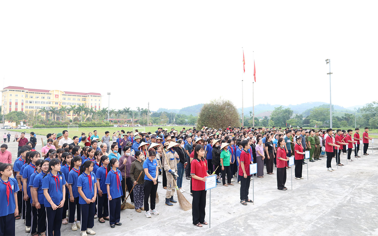 Trên 500 cán bộ, Nhân dân xã Yên Sơn tham gia Lễ phát động phong trào “Toàn dân tham gia bảo vệ môi trường”