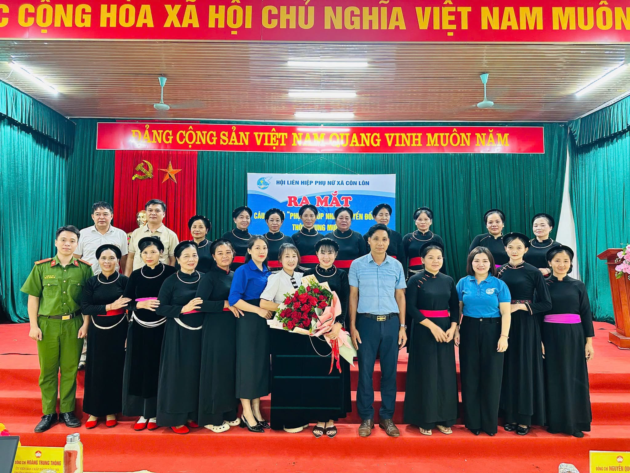 CÔNG AN XÃ CÔN LÔN THAM GIA RA MẮT CÂU LẠC BỘ "PHỤ NỮ GIÚP NHAU CHUYỂN ĐỔI SỐ"