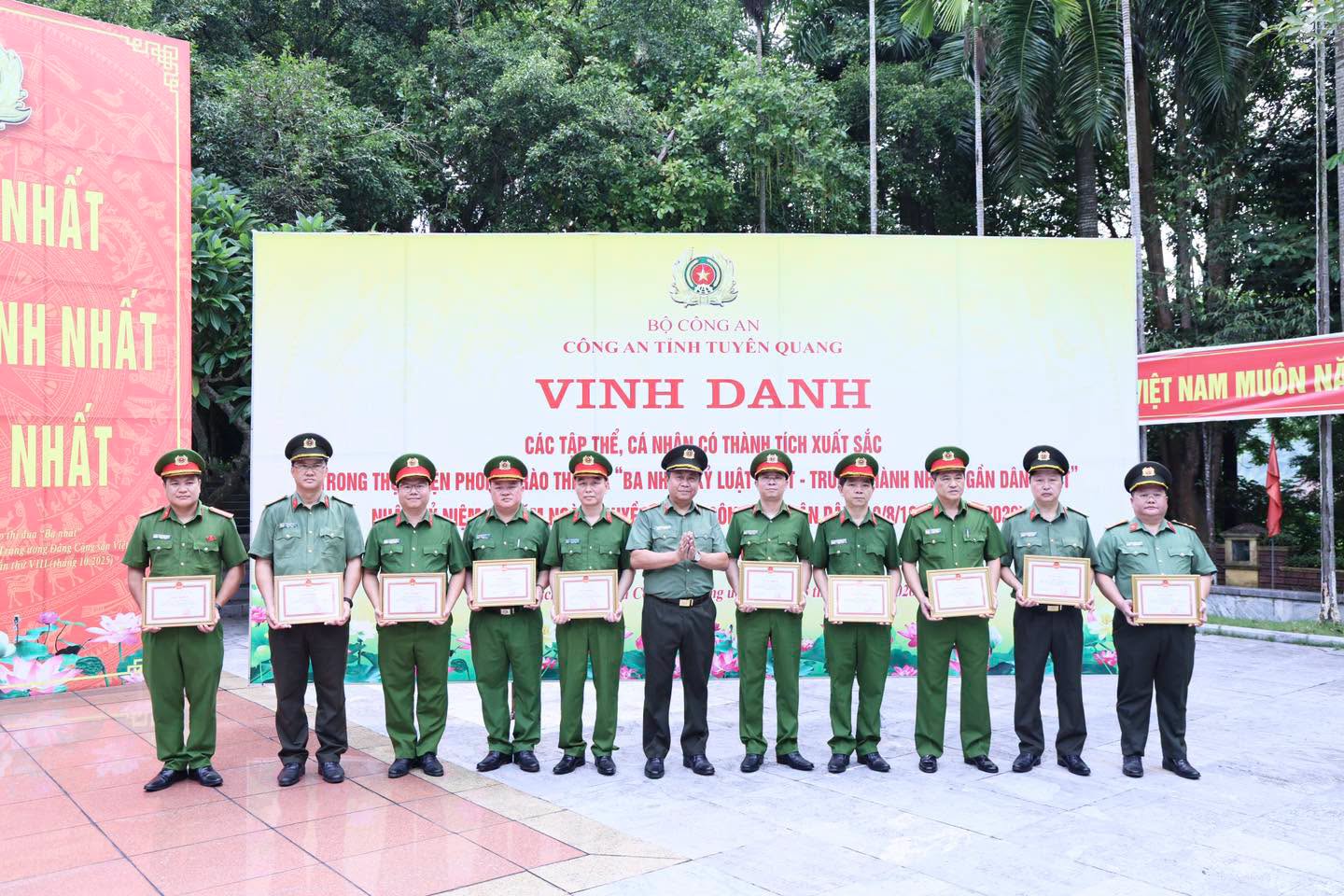 CÔNG AN TỈNH TUYÊN QUANG TỔ CHỨC CÁC HOẠT ĐỘNG KỶ NIỆM 81 NĂM NGÀY TRUYỀN THỐNG CÔNG AN NHÂN DÂN 