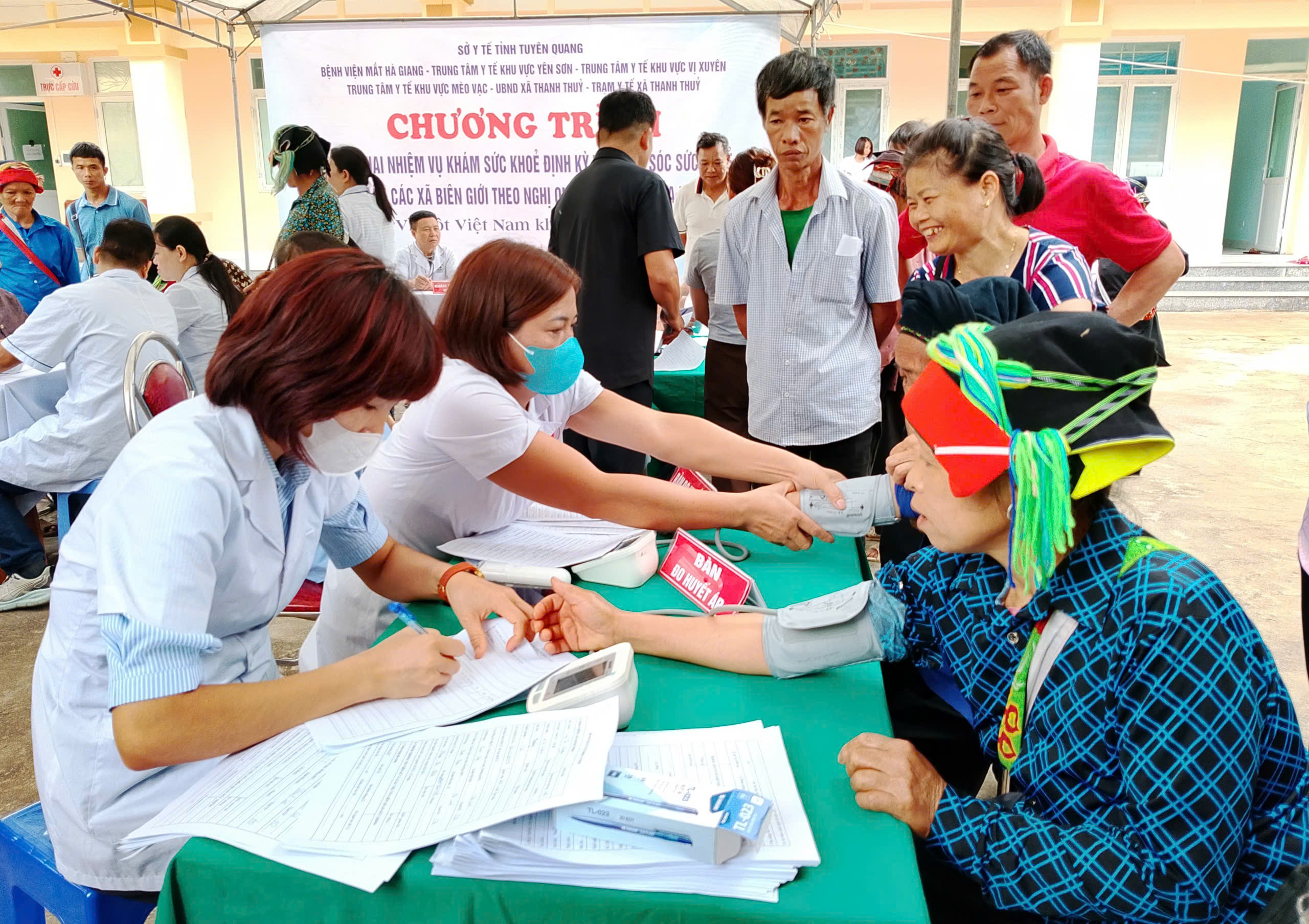 KHAI MẠC CHƯƠNG TRÌNH KHÁM SỨC KHỎE ĐỊNH KỲ VÀ CHĂM SÓC SỨC KHỎE  NHÂN DÂN CÁC XÃ BIÊN GIỚI 